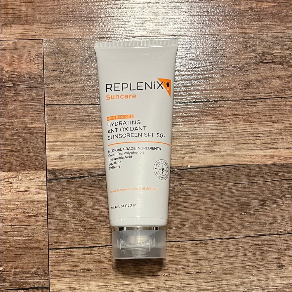 Suncare Hydrating Antioxidant Sunscreen SPF 50+ - White